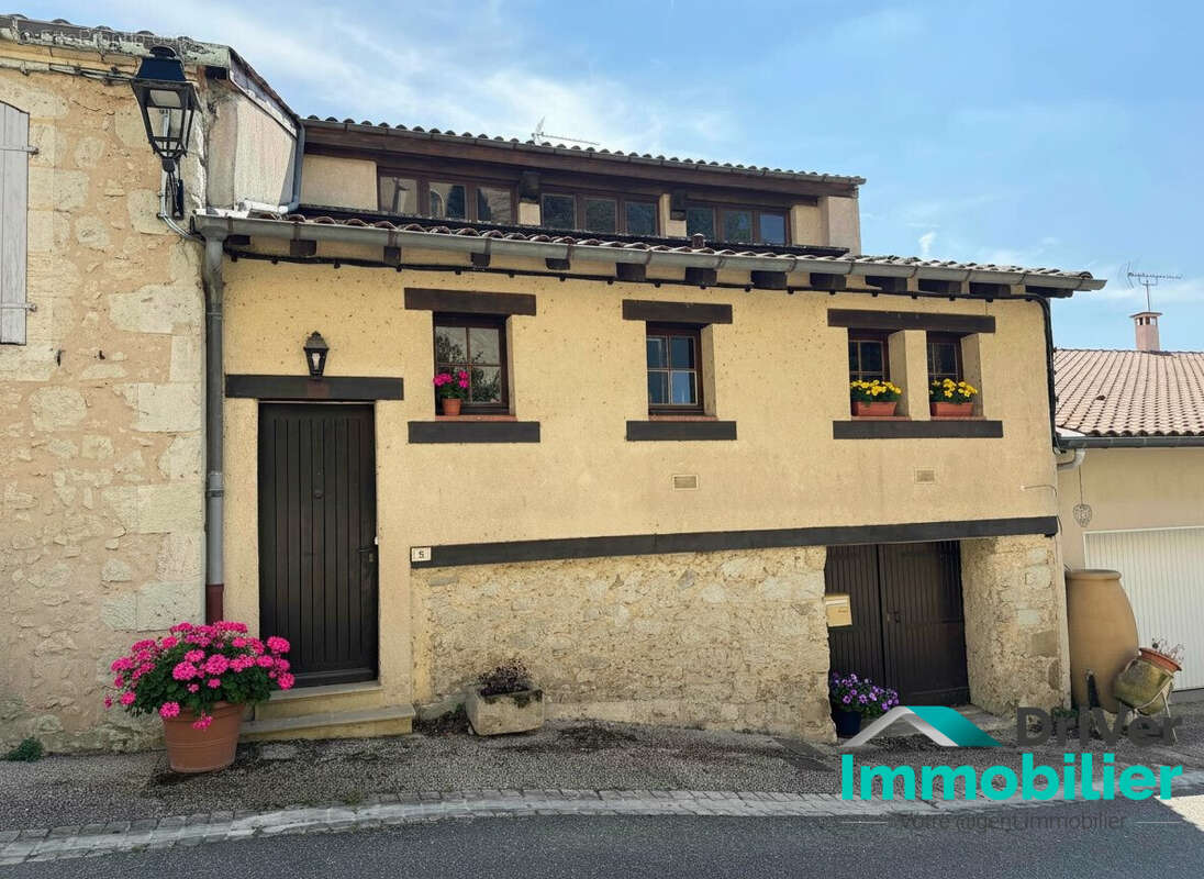 Maison 220 m² à Castelnau-Barbarens  - photo 2