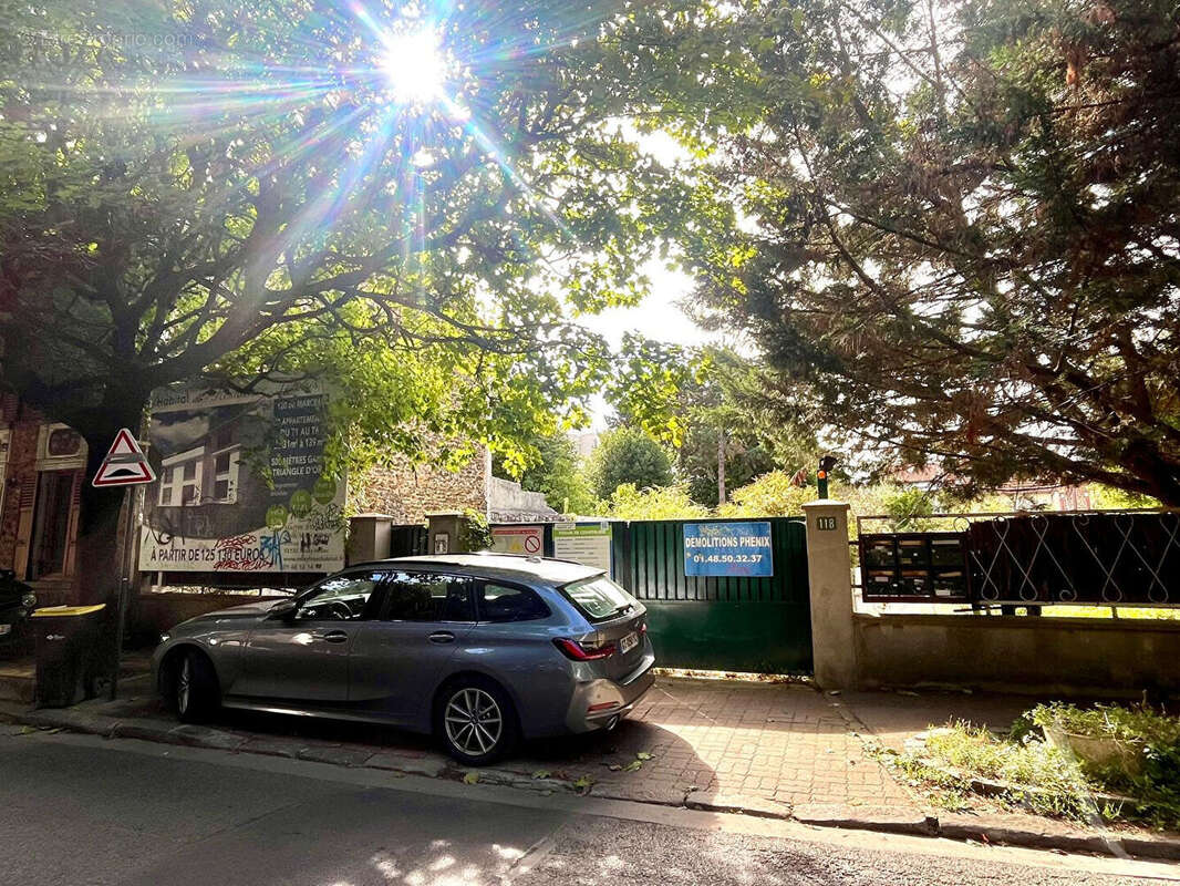 Terrain à NOISY-LE-SEC