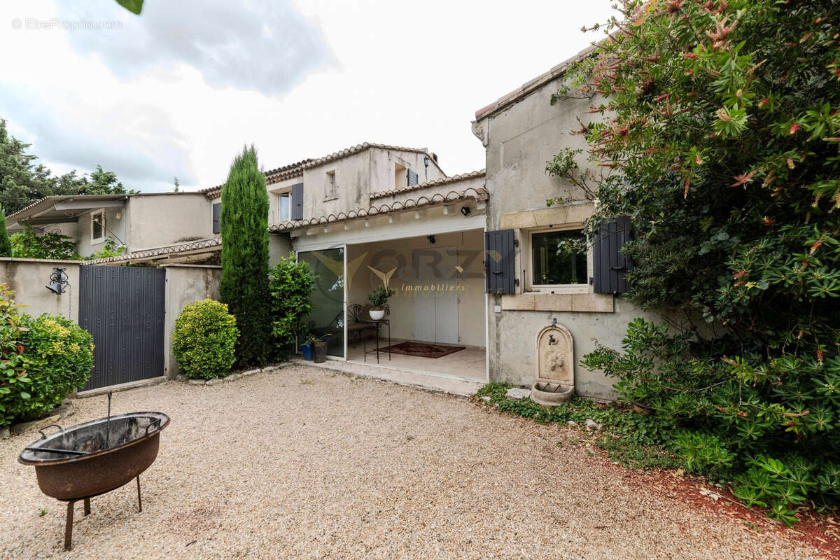 Maison à EYRAGUES