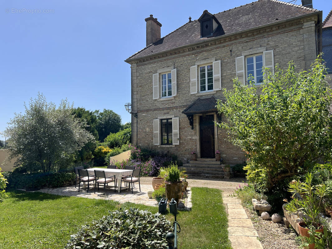 Maison à VILLY-LE-MOUTIER