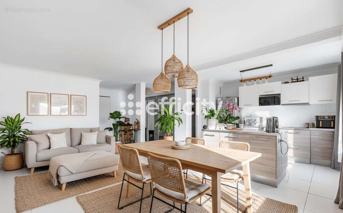 Appartement à COGOLIN