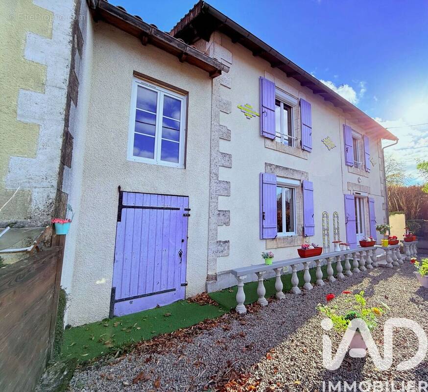 Photo 1 - Maison à AVAILLES-LIMOUZINE