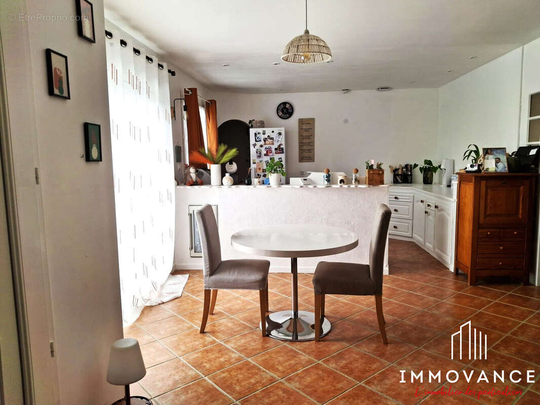 Maison à SAINT-HILAIRE-DE-BEAUVOIR