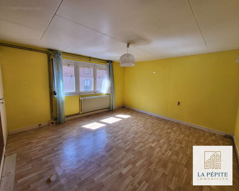 Longère mitoyenne 2 chambres avec 2 garages indépendants au coeur du centre de Solre-le-Château (59740) - photo 17