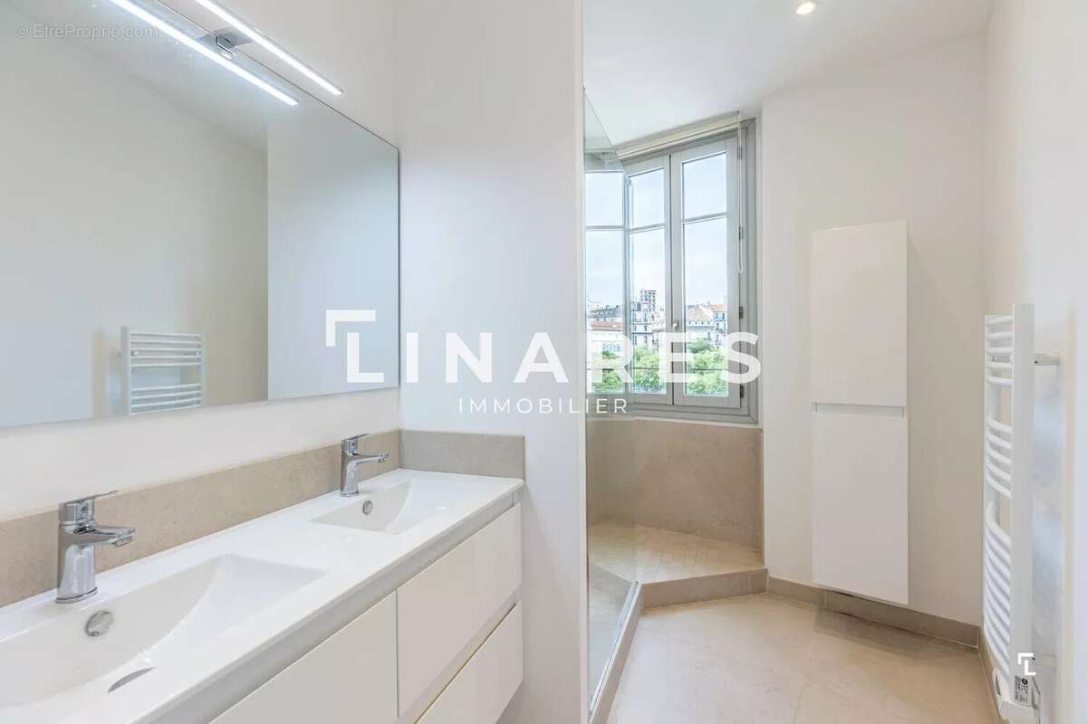 Appartement à MARSEILLE-1E