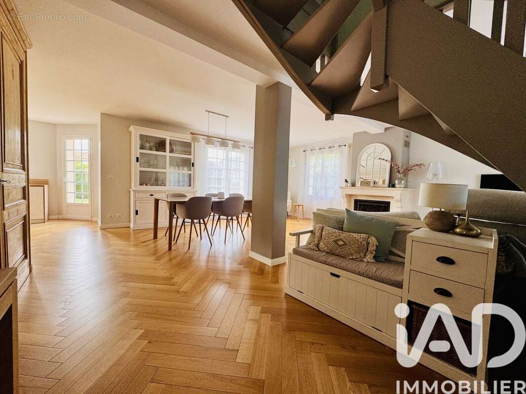 Maison 220 m² à Bazoches-Sur-Guyonne  - photo 8