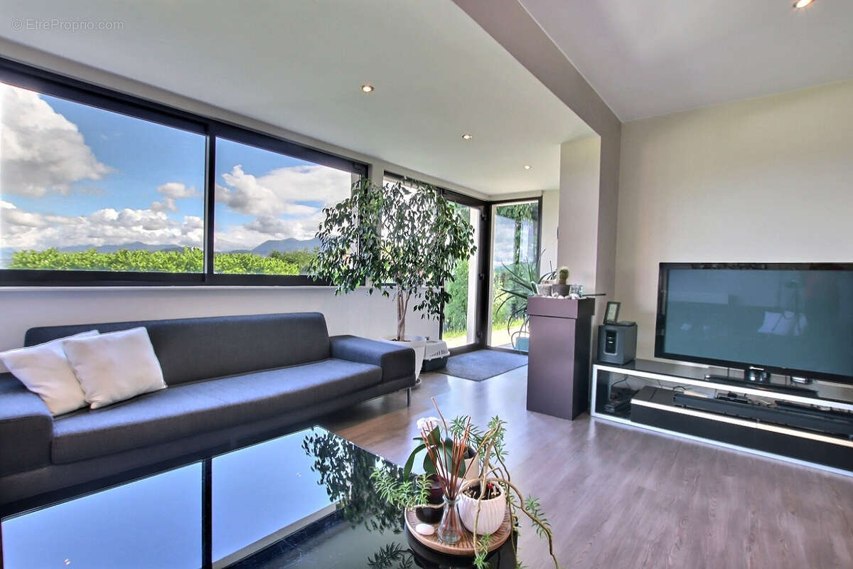 Maison à LA ROCHE-SUR-FORON