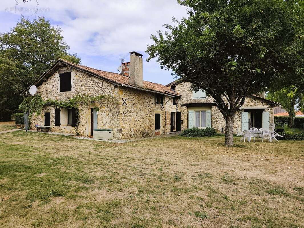 Maison à CHASSENEUIL-SUR-BONNIEURE