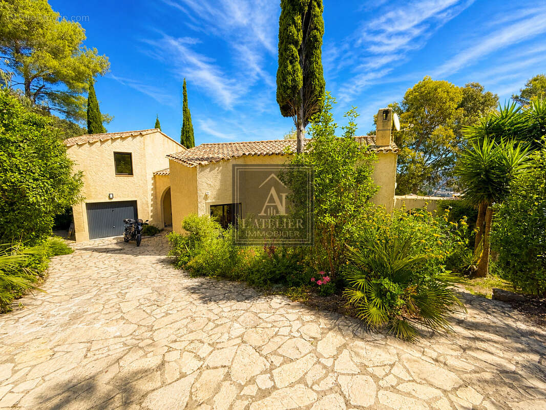 Maison de 170 m2 avec garage et piscine sur une parcelle de 1485 m2 - photo 15
