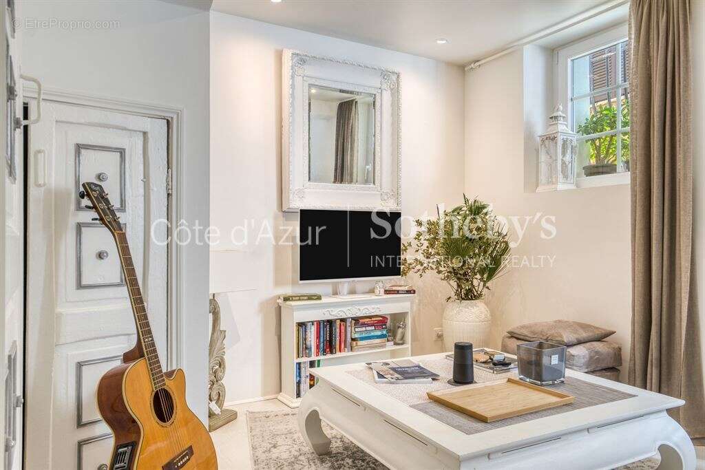 Maison à CHATEAUNEUF-GRASSE