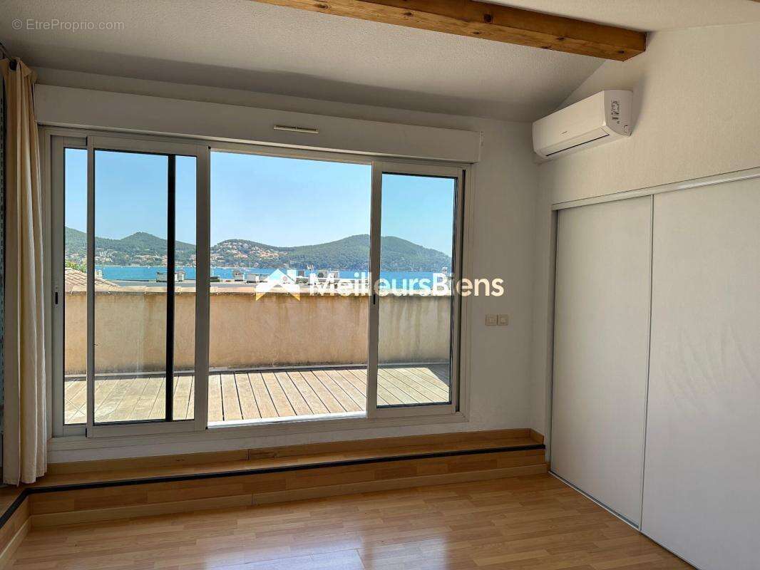 Appartement à SAINT-CYR-SUR-MER