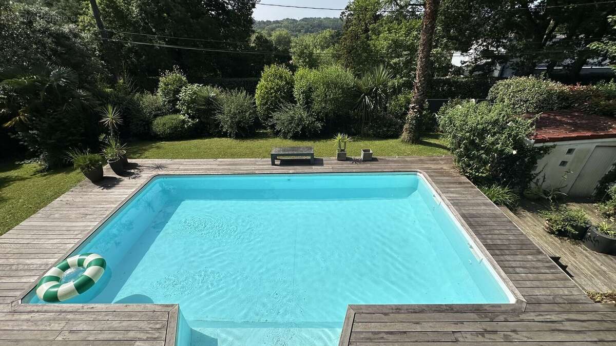 Villa d'architecte de 300 m² avec piscine et jardin de 1100 m², au calme absolu - photo 2