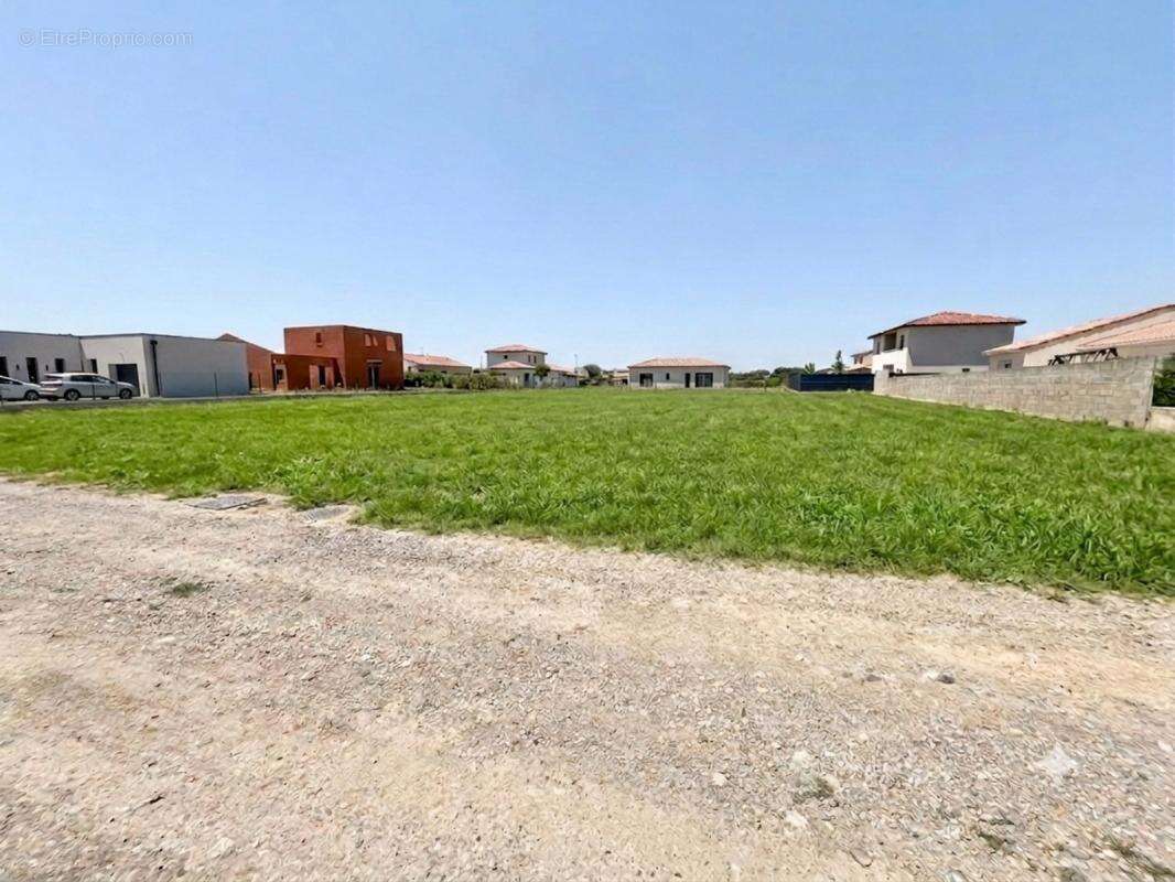 Rare sur le secteur – terrain à bâtir de 684 m² à saubens - photo 3