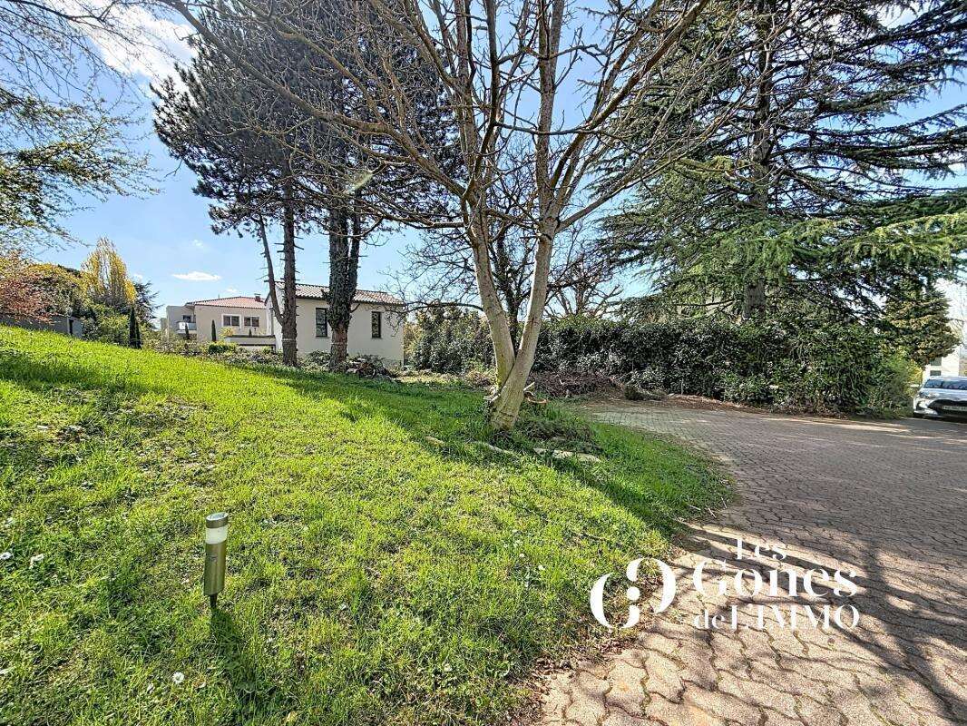 Terrain à SAINTE-FOY-LES-LYON