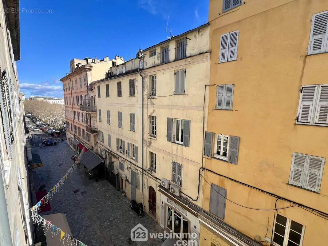 Une des seules rue piétonnes de la ville - Appartement à SAN-MARTINO-DI-LOTA