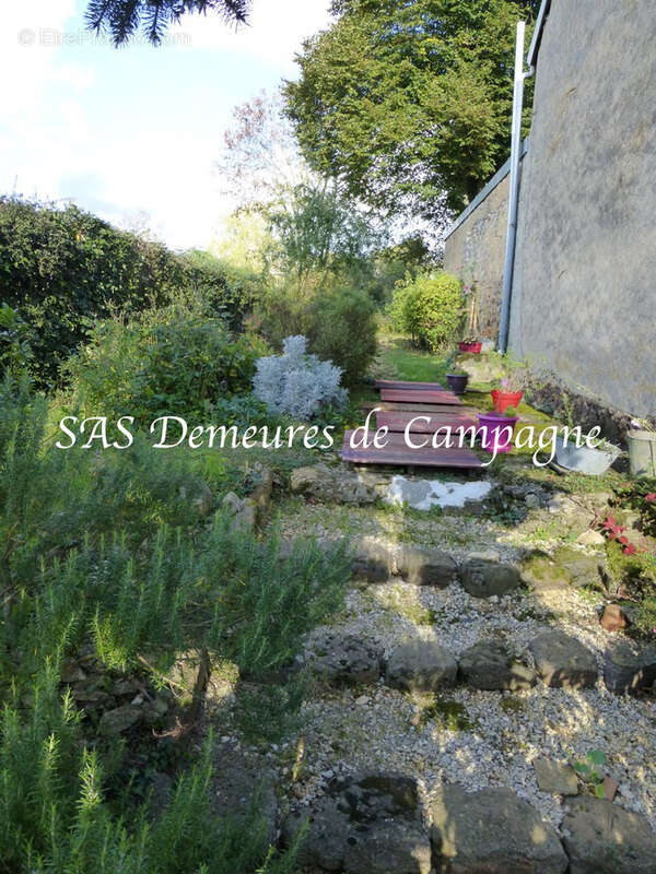 Maison à SENS-BEAUJEU