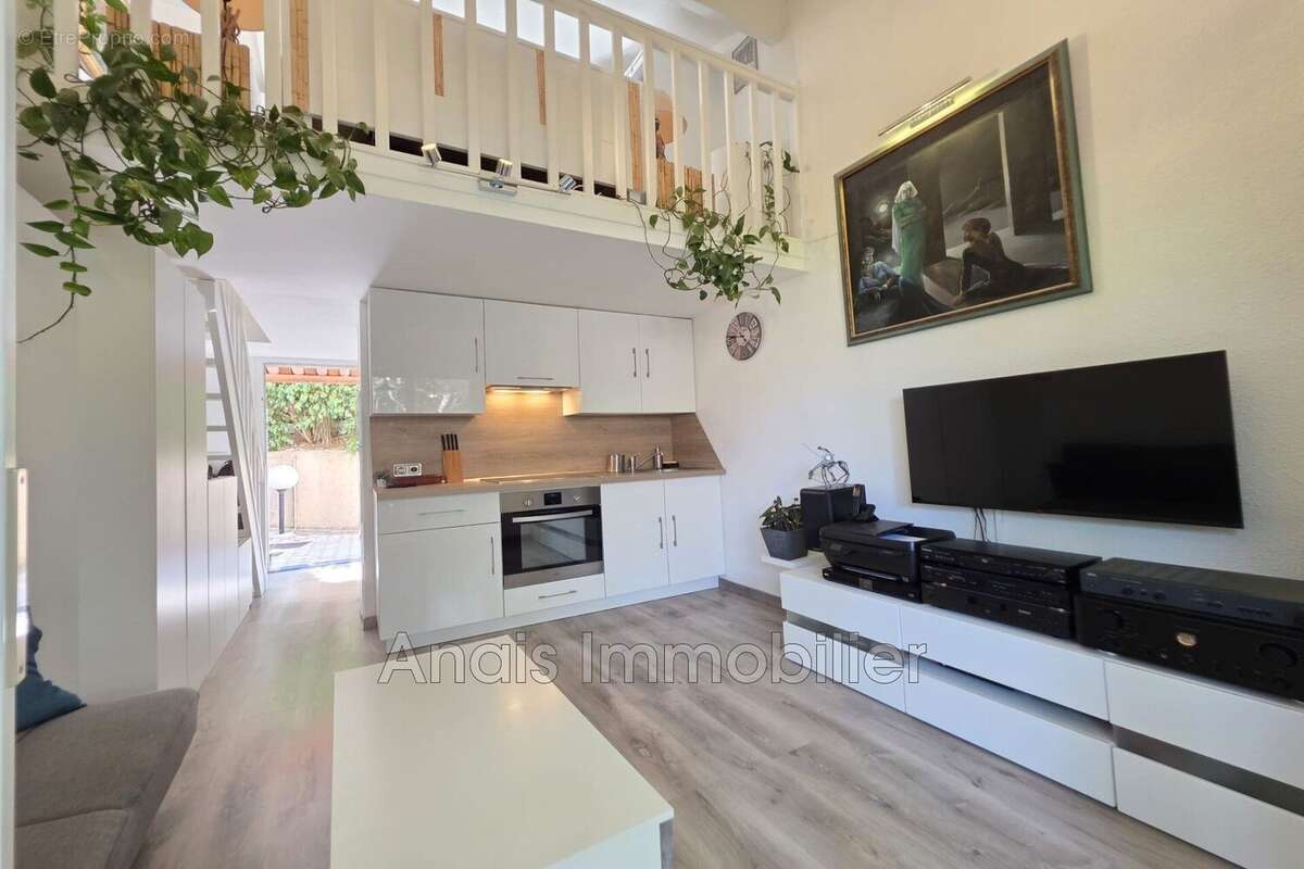 Maison 28 m² à Cogolin  - photo 2