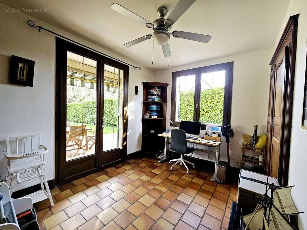 Maison à MAUZAC-ET-GRAND-CASTANG