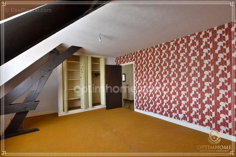Une maison familiale où chaque espace raconte une histoire - A vendre 6 pièces LANNEMEZAN (65) - photo 5