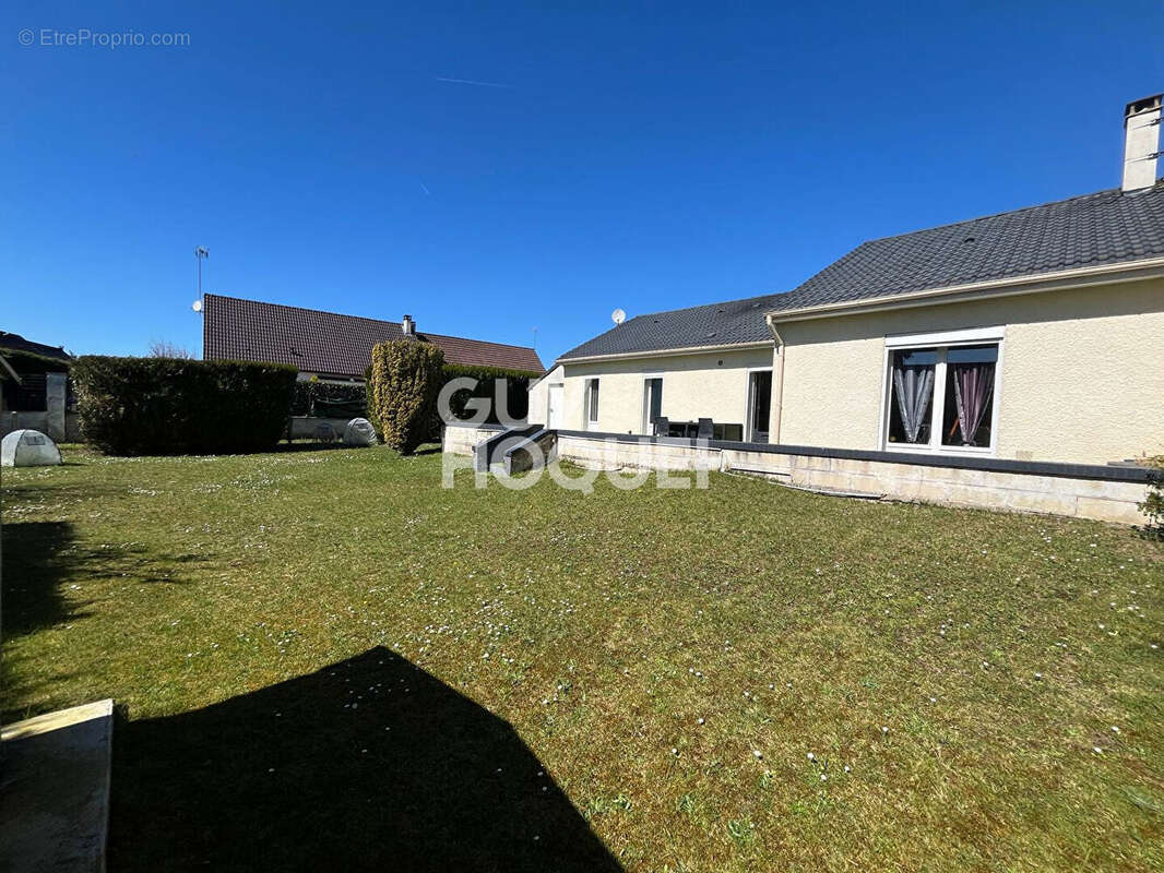 Maison à LACROIX-SAINT-OUEN