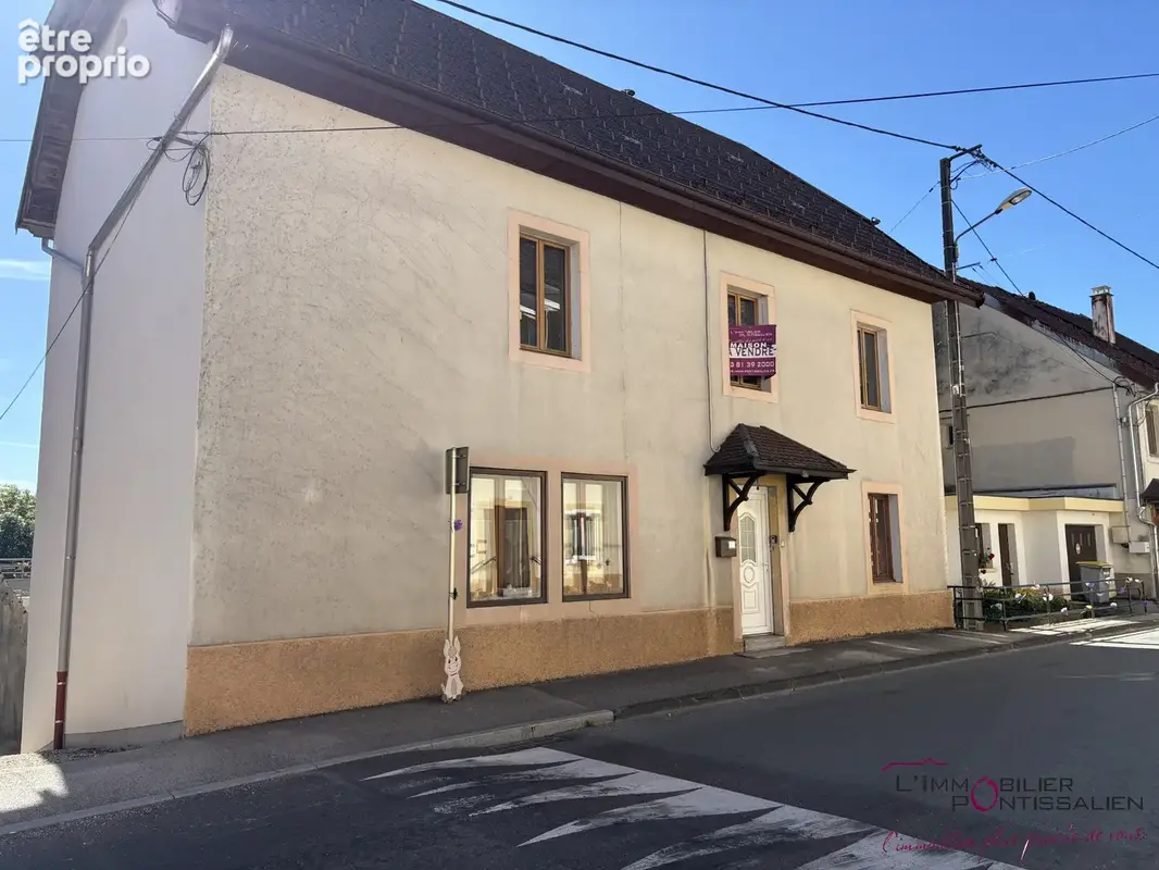 Frasne : maison individuelle offrant de beaux volumes, fort potentiel, garage - photo 16