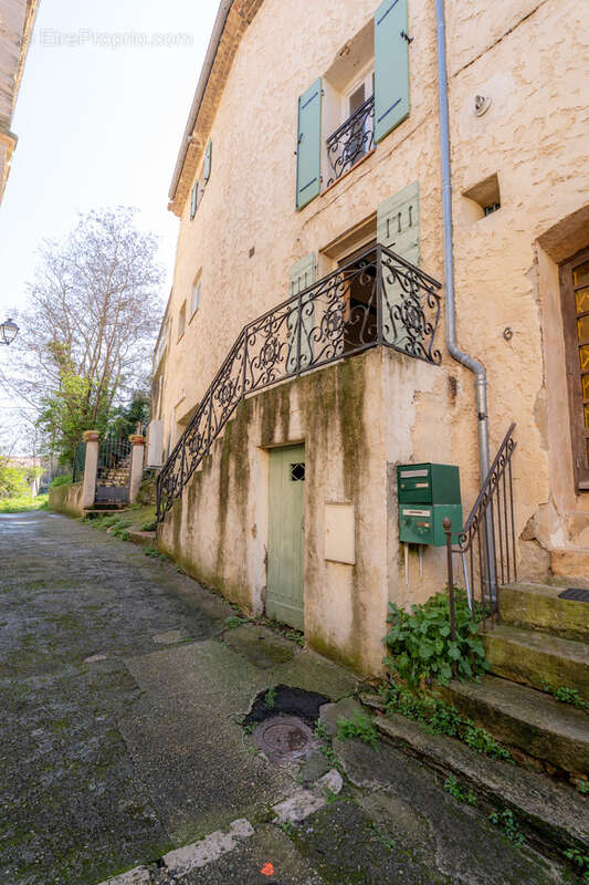 Maison à SIMIANE-COLLONGUE