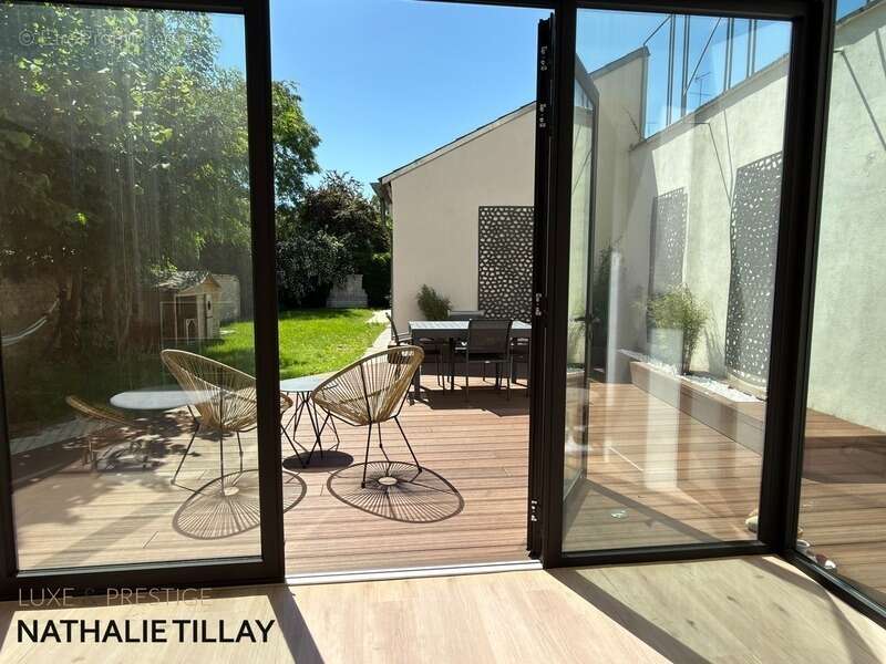 Orleans Dunois, a vendre, maison principale et maison d amis, ensemble avec  jardin, porche d 'entrée possible 2 stationnements - photo 2
