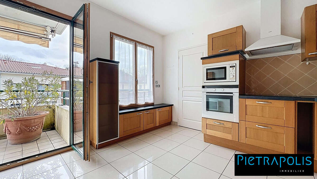 Appartement à CHARBONNIERES-LES-BAINS