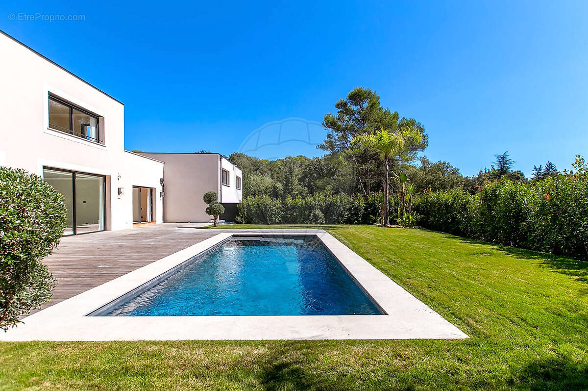 Maison à VALBONNE