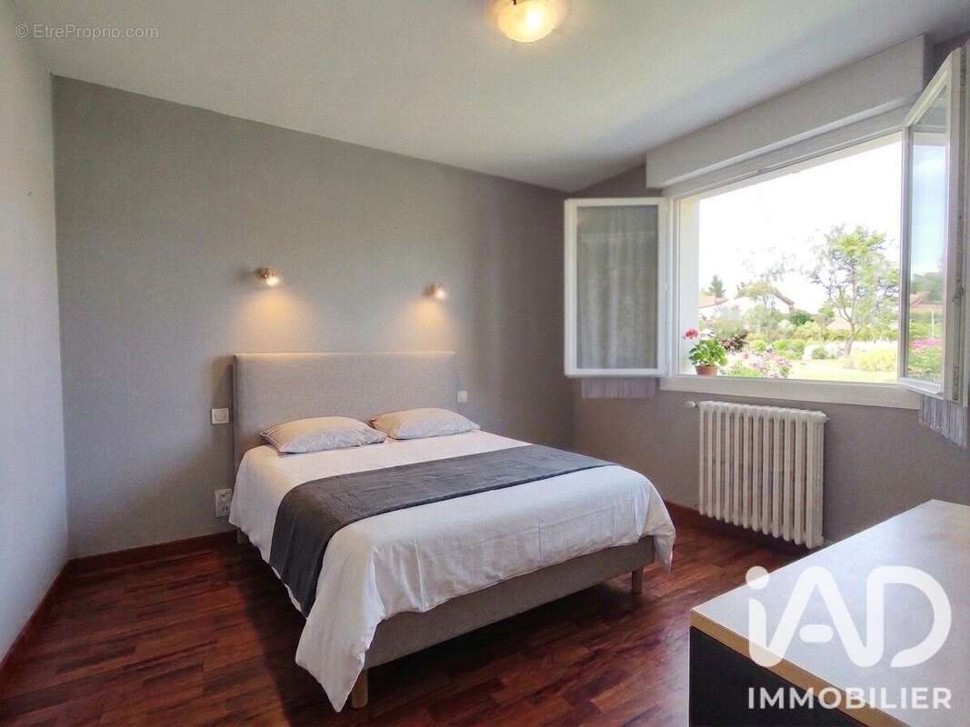 Maison 115 m² à Chalons-Du-Maine  - photo 8