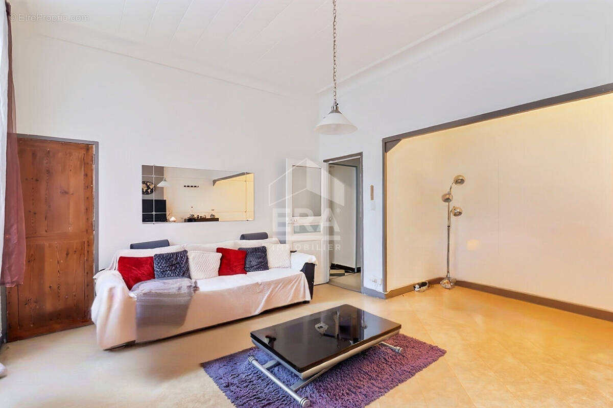 Appartement à MARSEILLE-1E