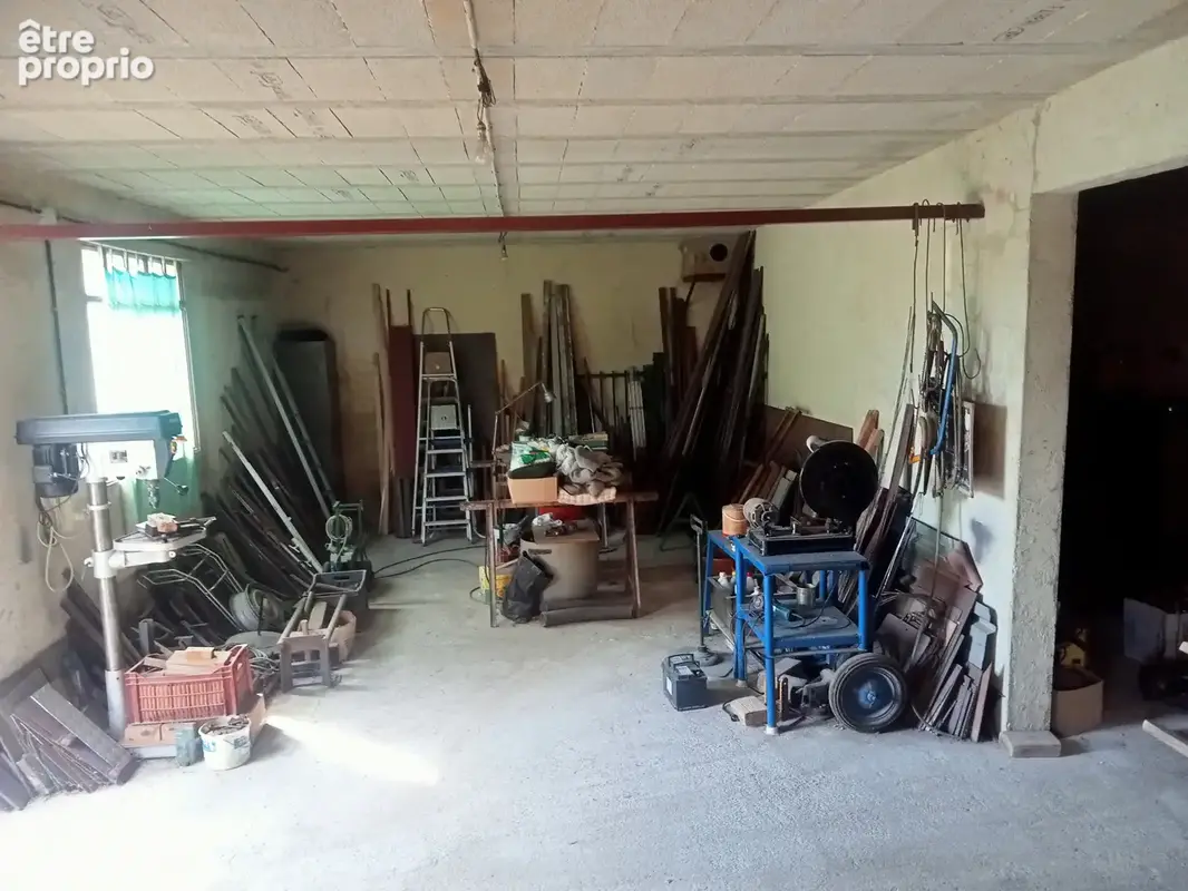 Villa avec 2 logements plus nombreuses dépendances et garages - photo 9