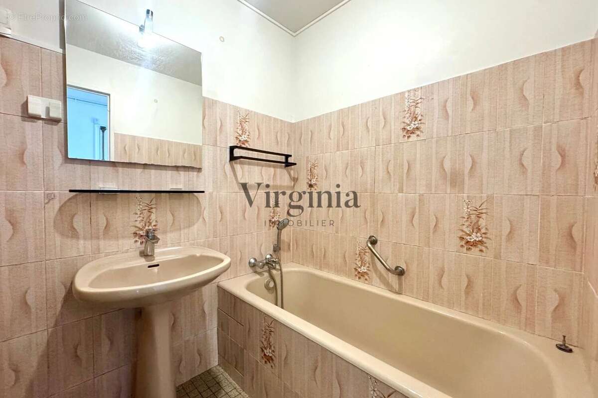 Appartement à CHARENTON-LE-PONT