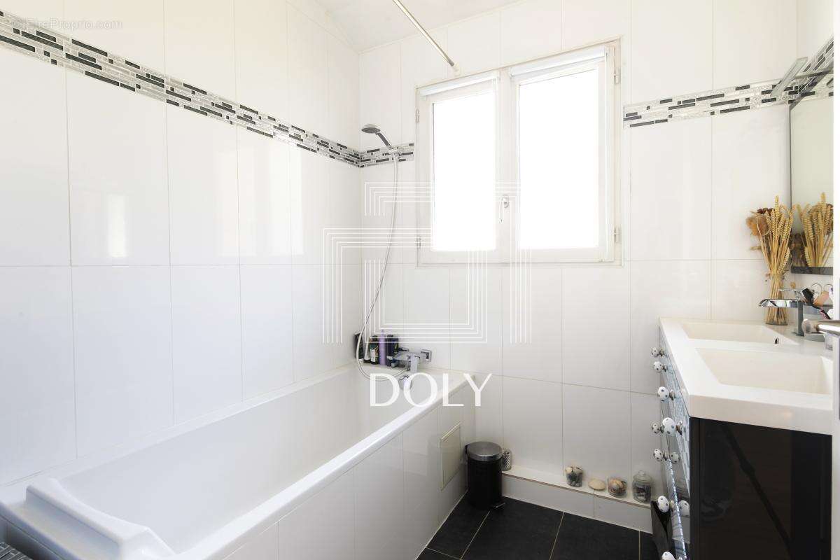 Maison à COURBEVOIE