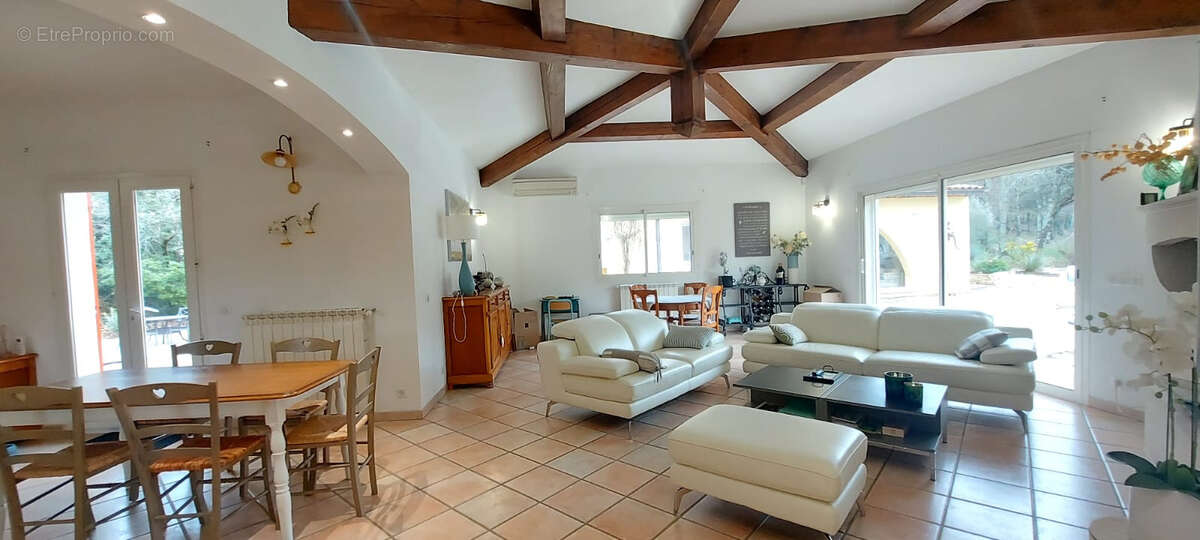 Maison à MEOUNES-LES-MONTRIEUX