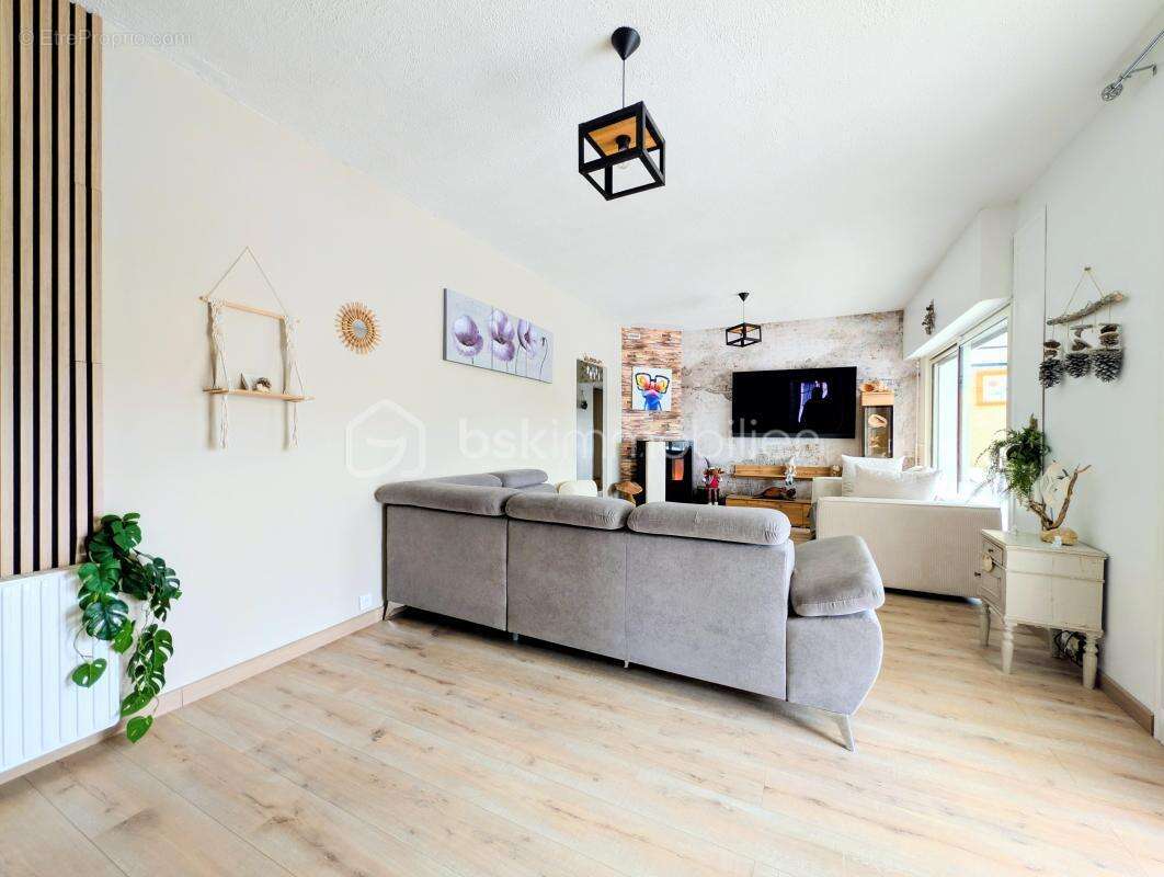 Maison à CHARRON