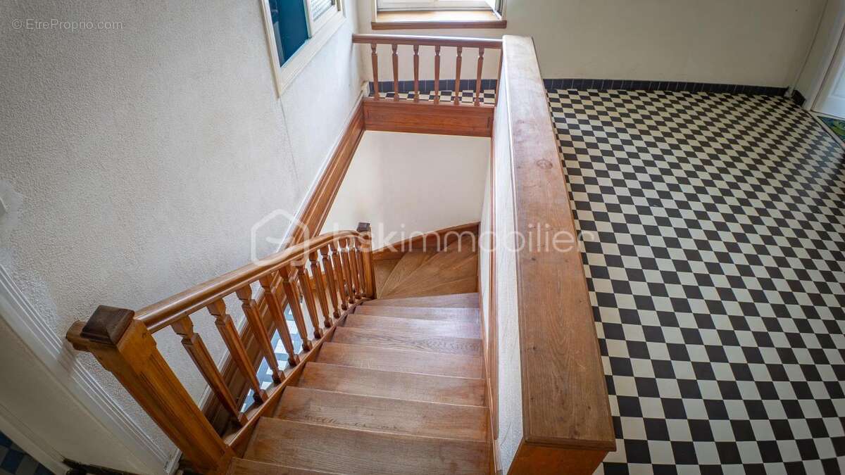 Surprenante maison de caractère à rafraîchir pour un projet familial ou professionnel - photo 12