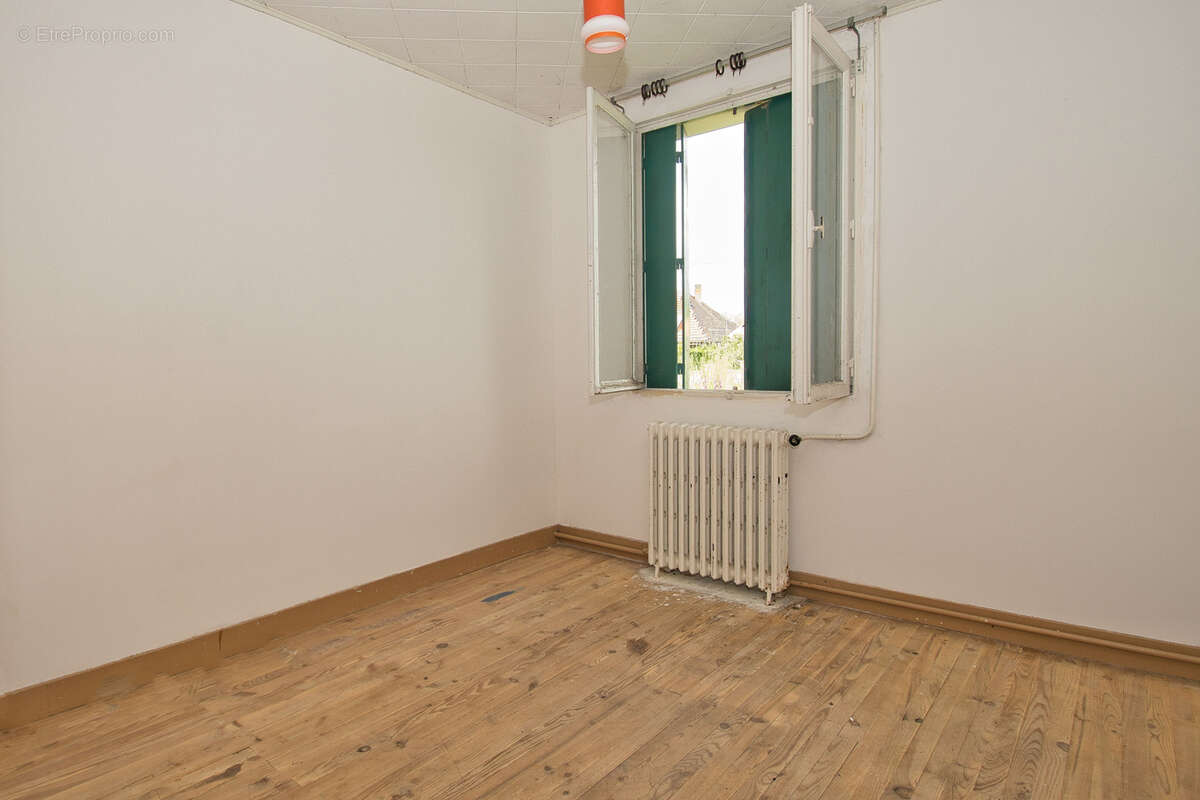 Maison à LES EGLISOTTES-ET-CHALAURES