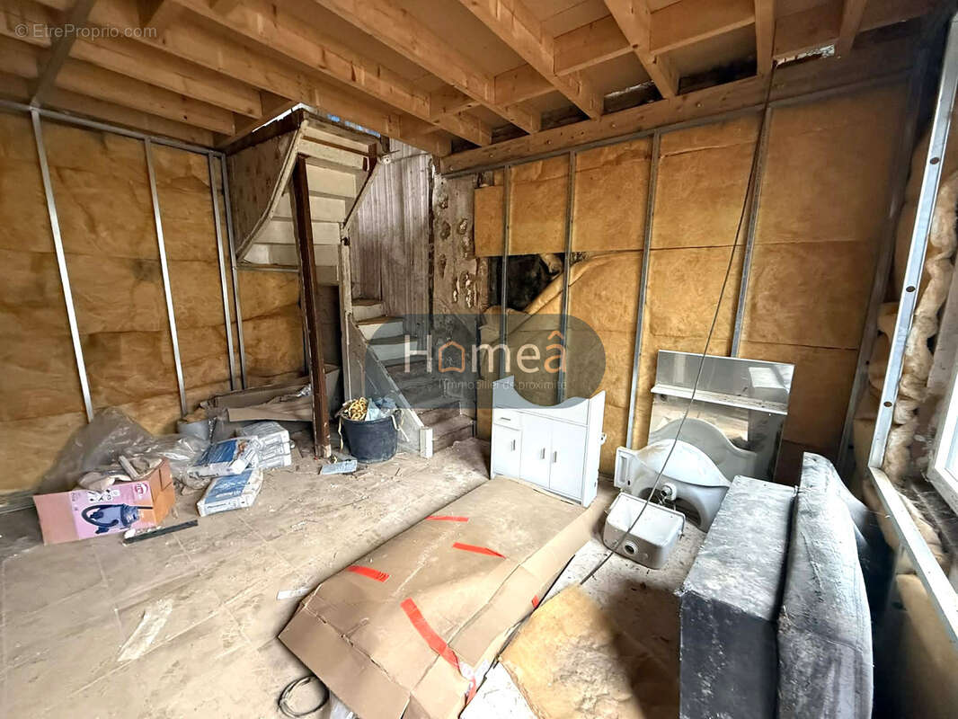 Ensemble immobilier de 155m2 avec batiment et cour à rénover DOUDEVILLE - photo 3