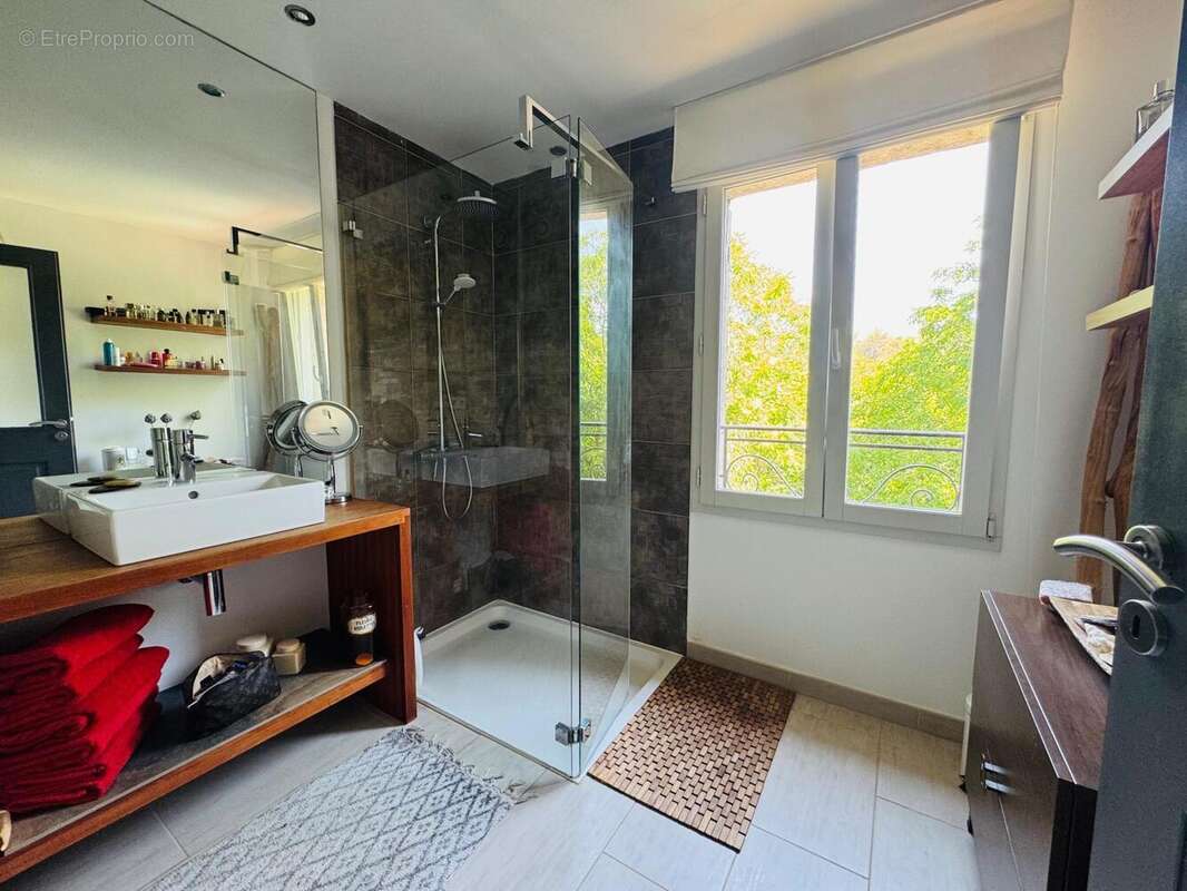 Maison 135 m² à Saint-Martin-De-La-Brasque  - photo 8