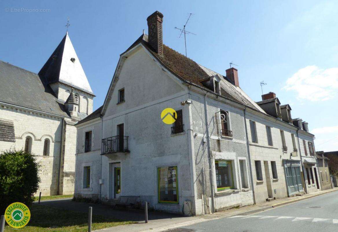 Maison à AZAY-LE-FERRON