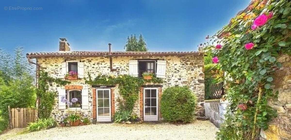 Photo 2 - Maison à BUSSIERE-POITEVINE