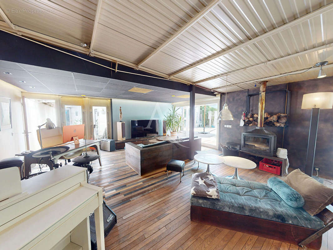 Un loft caché au coeur de neuilly-sur-marne, une propriété hors normes aux volumes exceptionnels - photo 7