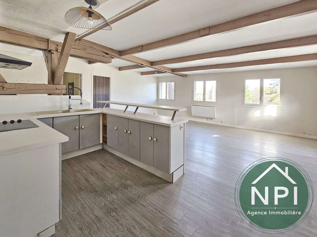 Appartement à VERT-SAINT-DENIS