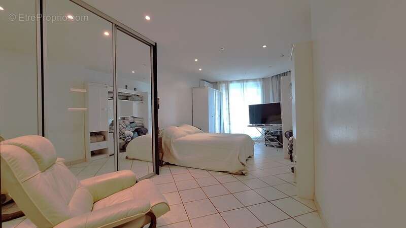 Appartement à MARSEILLE-4E