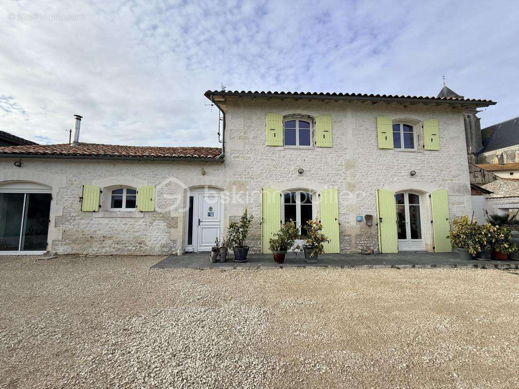 maison en pierre 4 chambres et garage - photo 10
