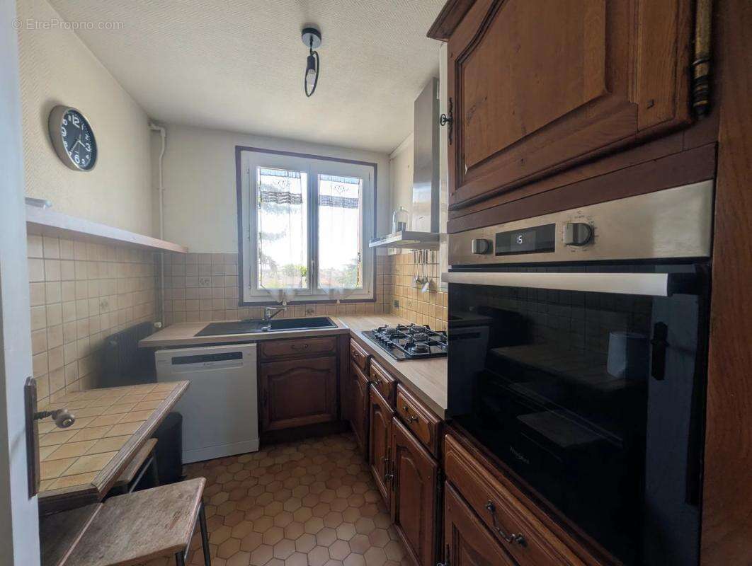 Appartement à LES CLAYES-SOUS-BOIS