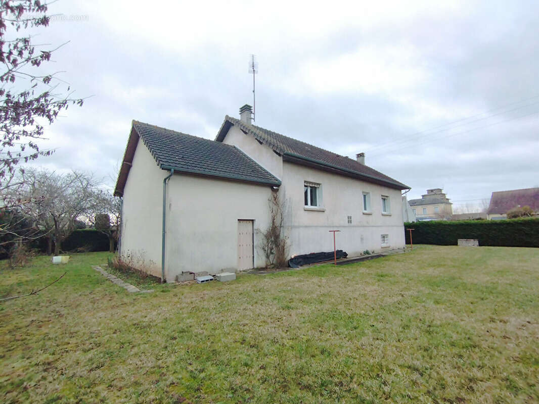 Maison à PEZOU
