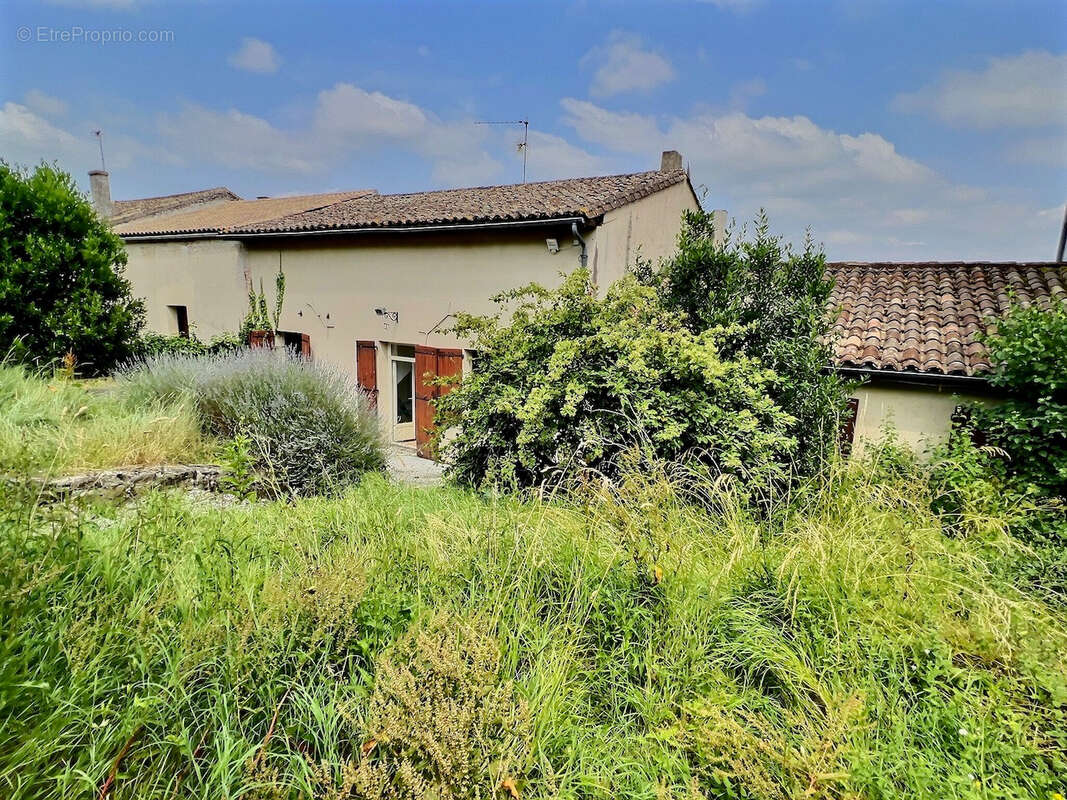 A une quinzaine de kms de Villeneuve sur Lot, maison de ville avec jardin et garage + logement indépendant Cancon. 2 maisons de  - photo 2