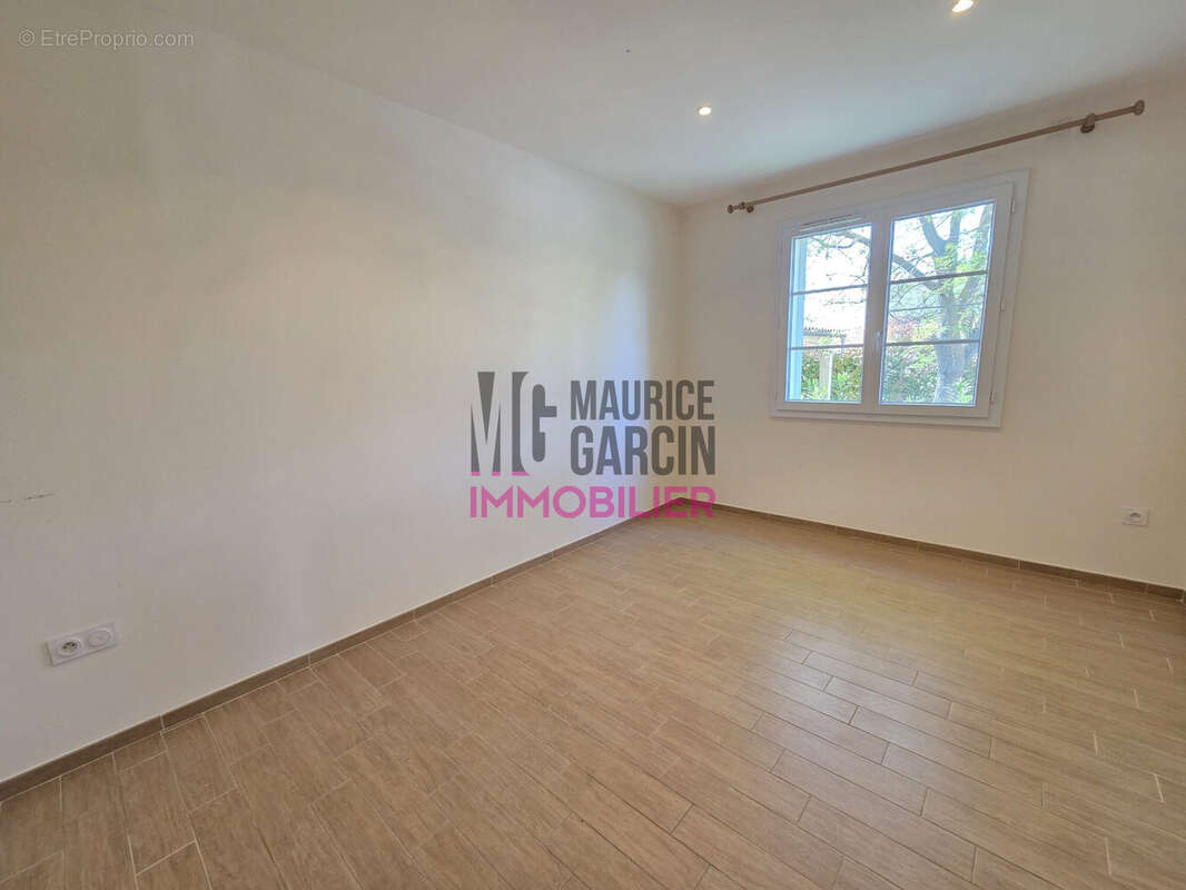 Maison à L'ISLE-SUR-LA-SORGUE